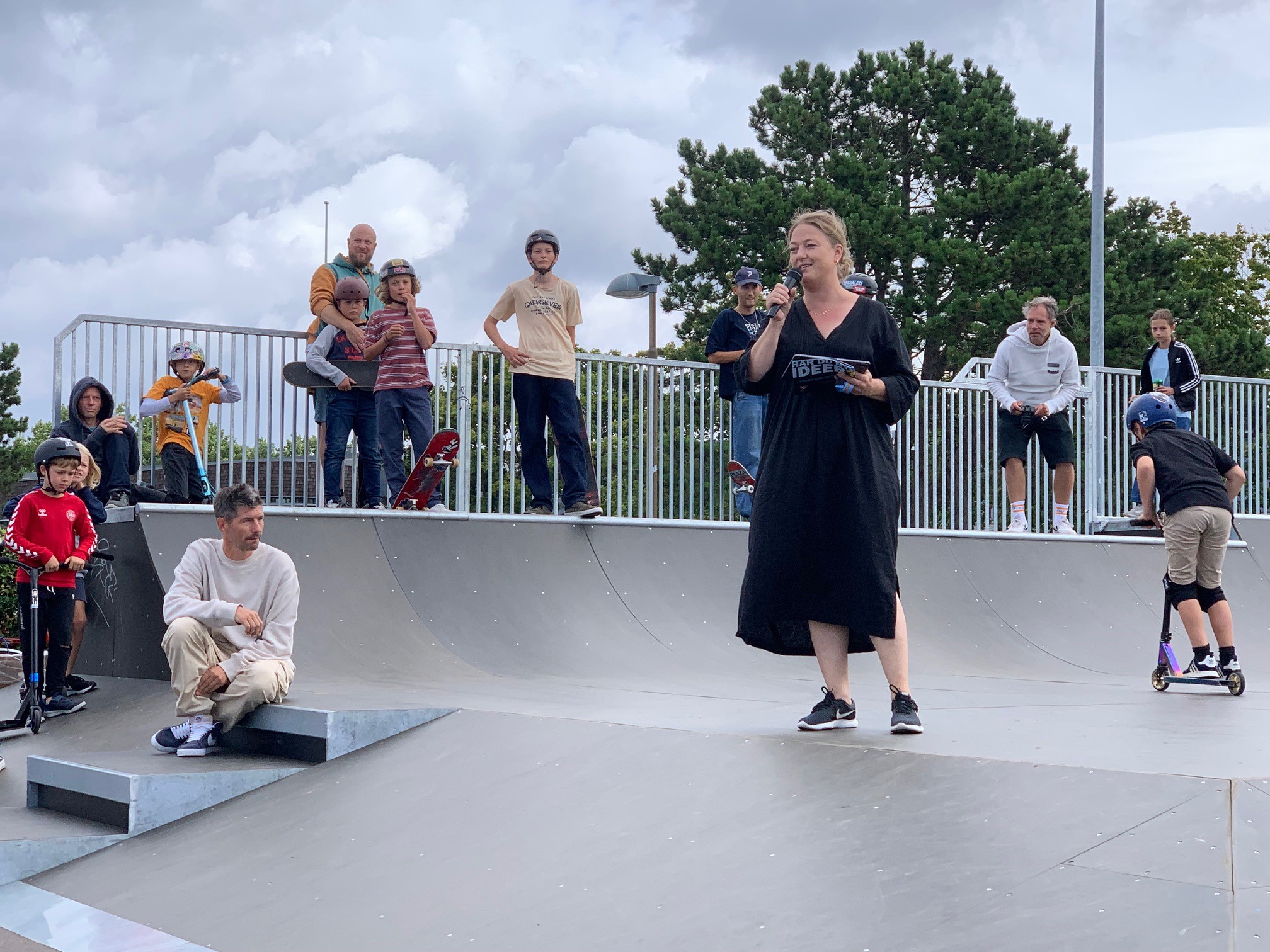 Over 200 var med til åbning af den nye skatebane